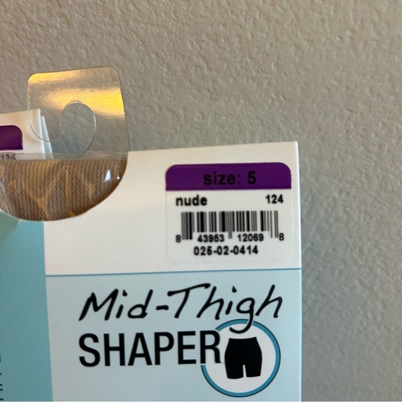 Pack of 3 Red Hot Label by Spanx Medium Control Mid-Thigh Shaper, Size 5, Nude - Picture 3 of 5